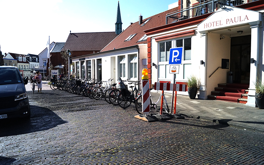 Fahrradparkplätze sind eingerichtet worden