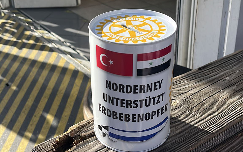 Spendendose der Norderneyer Rotary für die Erdbebenopfer in der Türkei