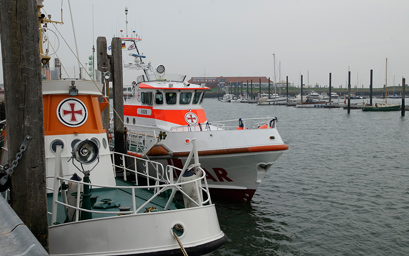 Der Rettungskreuzer Eugen liegt in Norderneyer Hafen