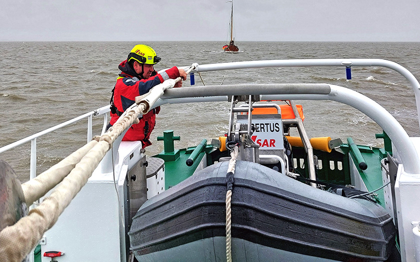 Plattbodenschiff aus Seenot gerettet