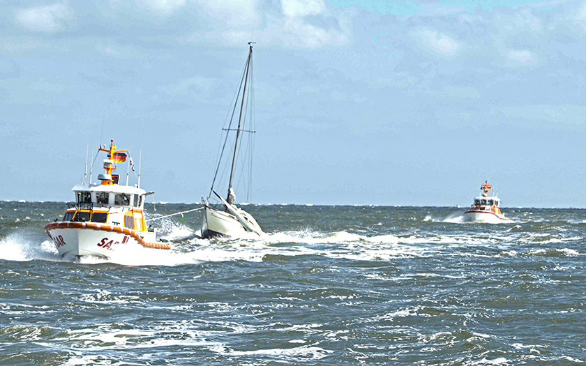 Vater und Sohn aus Seenot gerettet