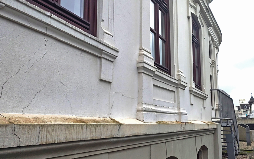 Kurtheater: Rissbildung stoppen