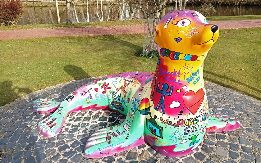 Seehund-Skulpturen mit neuen Motiven