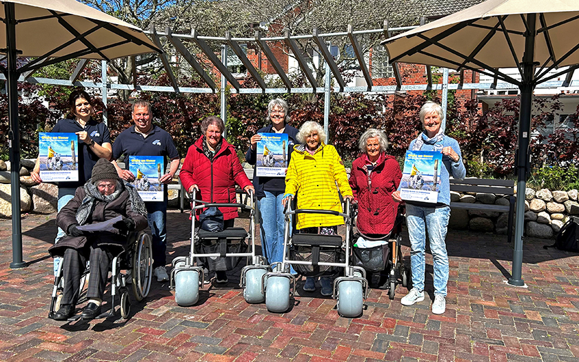 Mit Rollator an den Strand